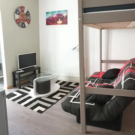 Chambres Poitiers Centre: Private Comforts, Shared Kitchen & City Hall Proximity Exterior photo