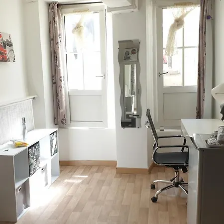 Chambres Poitiers Centre: Private Comforts, Shared Kitchen & City Hall Proximity Exterior photo
