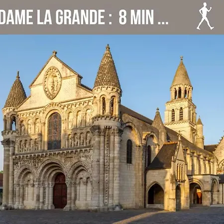 Chambres Poitiers Centre: Private Comforts, Shared Kitchen & City Hall Proximity Exterior photo