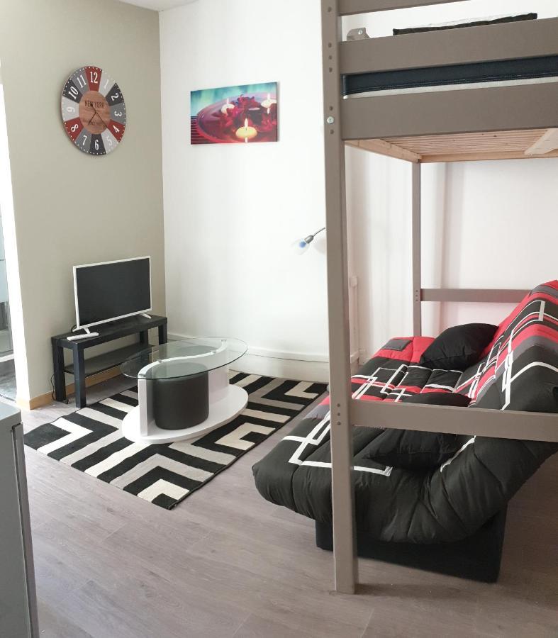 Centre: Private Comforts, Shared Kitchen & Hall Proximity Homestay Poitiers