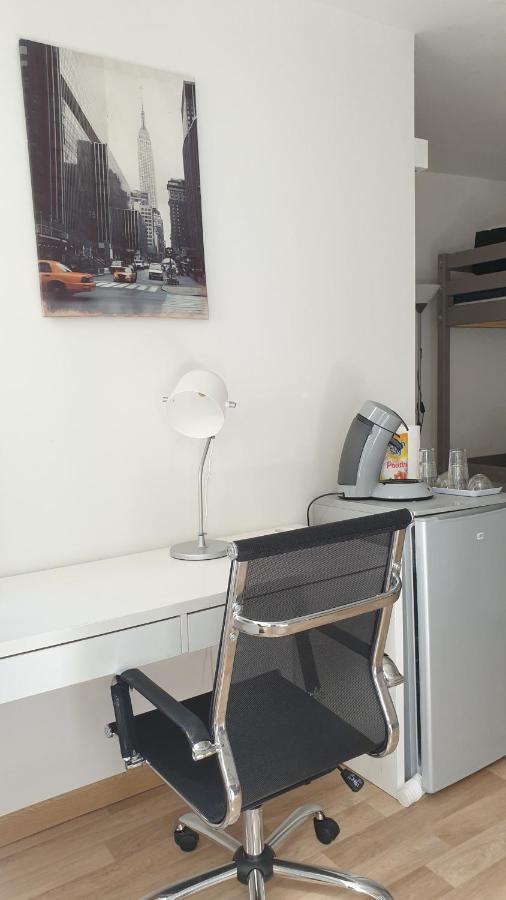 Centre: Private Comforts, Shared Kitchen & Hall Proximity