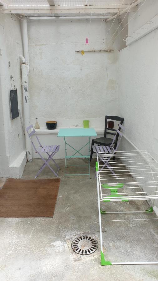 Centre: Private Comforts, Shared Kitchen & Hall Proximity *