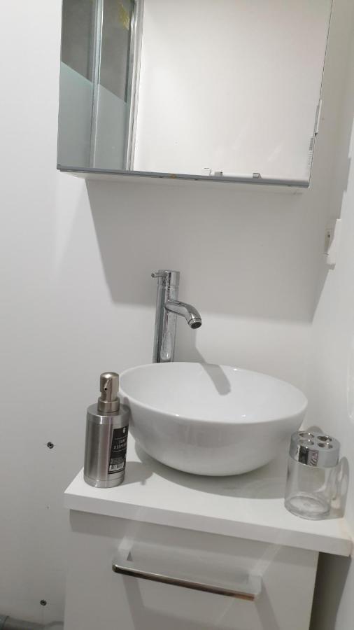 Homestay Centre: Private Comforts, Shared Kitchen & Hall Proximity Poitiers