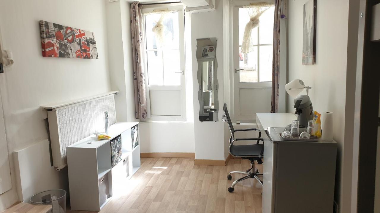 Centre - Salle De Bain, Réfrigérateur, Tv Et Machine à Café Privatifs - Cuisine Commune - Terrasse - De à 200m Séjour chez l'habitant Poitiers