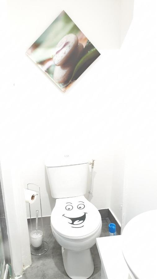 Séjour chez l'habitant Centre - Salle De Bain, Réfrigérateur, Tv Et Machine à Café Privatifs - Cuisine Commune - Terrasse - De à 200m Poitiers