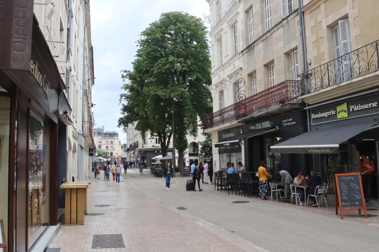 Séjour chez l'habitant Centre - Salle De Bain, Réfrigérateur, Tv Et Machine à Café Privatifs - Cuisine Commune - Terrasse - De à 200m Poitiers