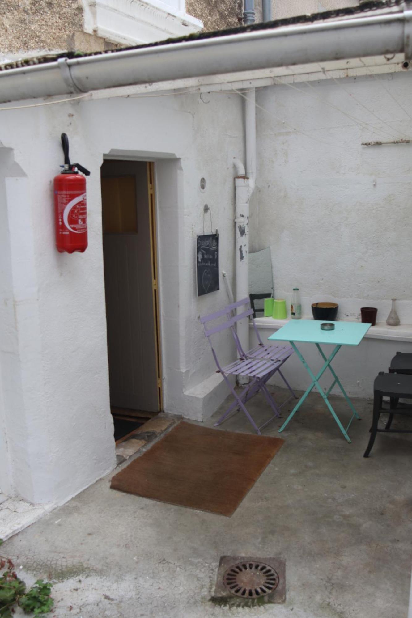 Homestay Centre: Private Comforts, Shared Kitchen & Hall Proximity Poitiers