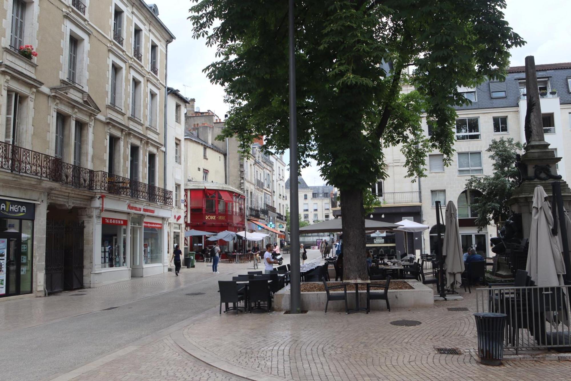 Séjour chez l'habitant Centre - Salle De Bain, Réfrigérateur, Tv Et Machine à Café Privatifs - Cuisine Commune - Terrasse - De à 200m *
