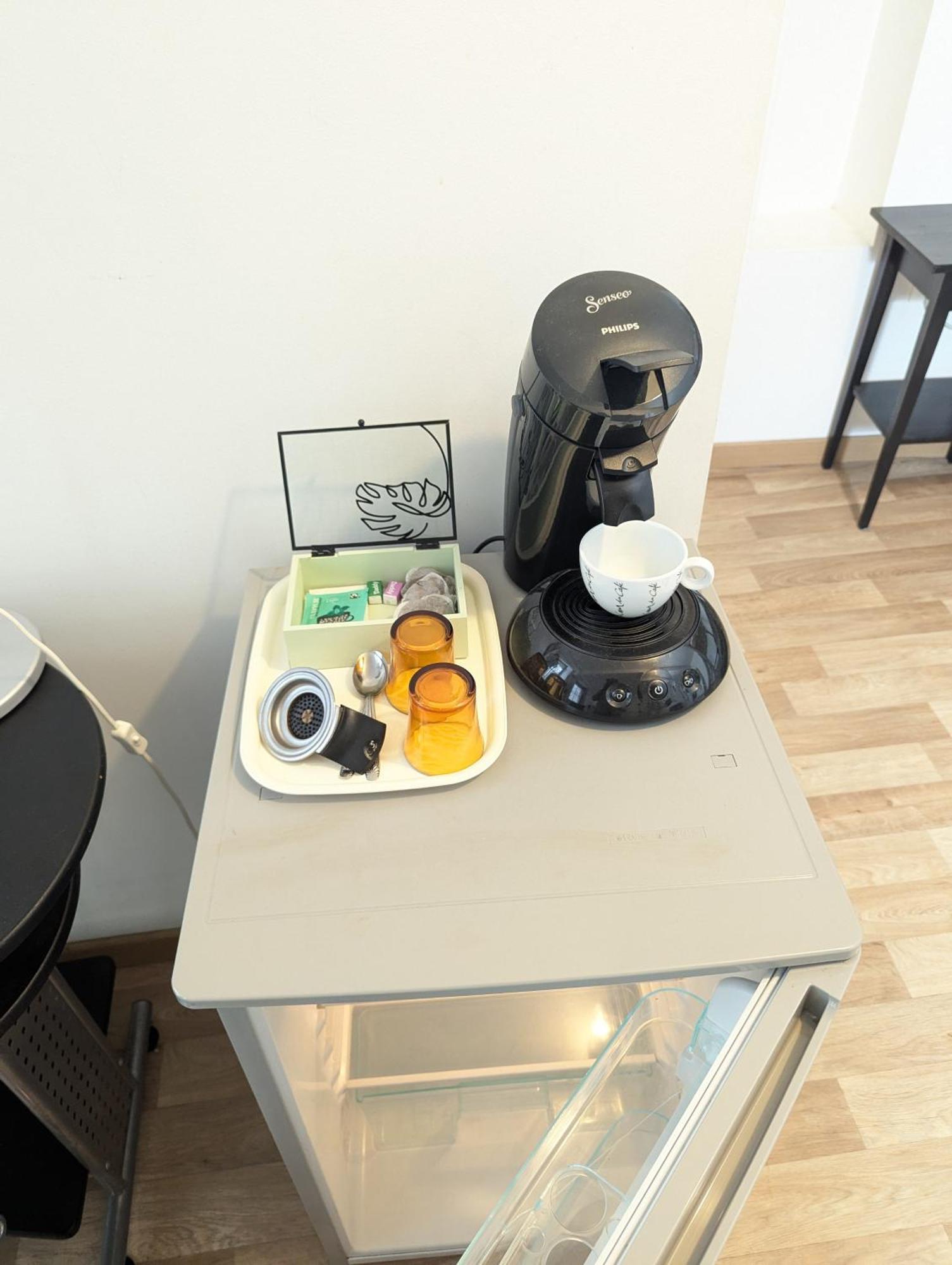 Homestay Centre: Private Comforts, Shared Kitchen & Hall Proximity