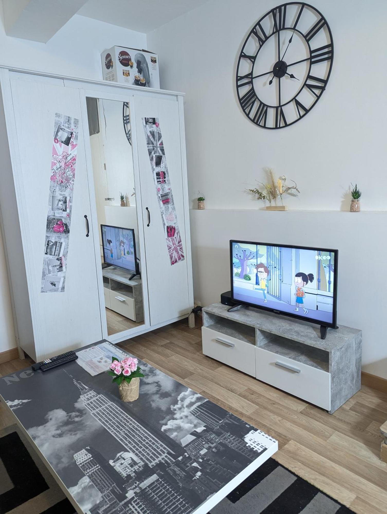 Centre: Private Comforts, Shared Kitchen & Hall Proximity Homestay *
