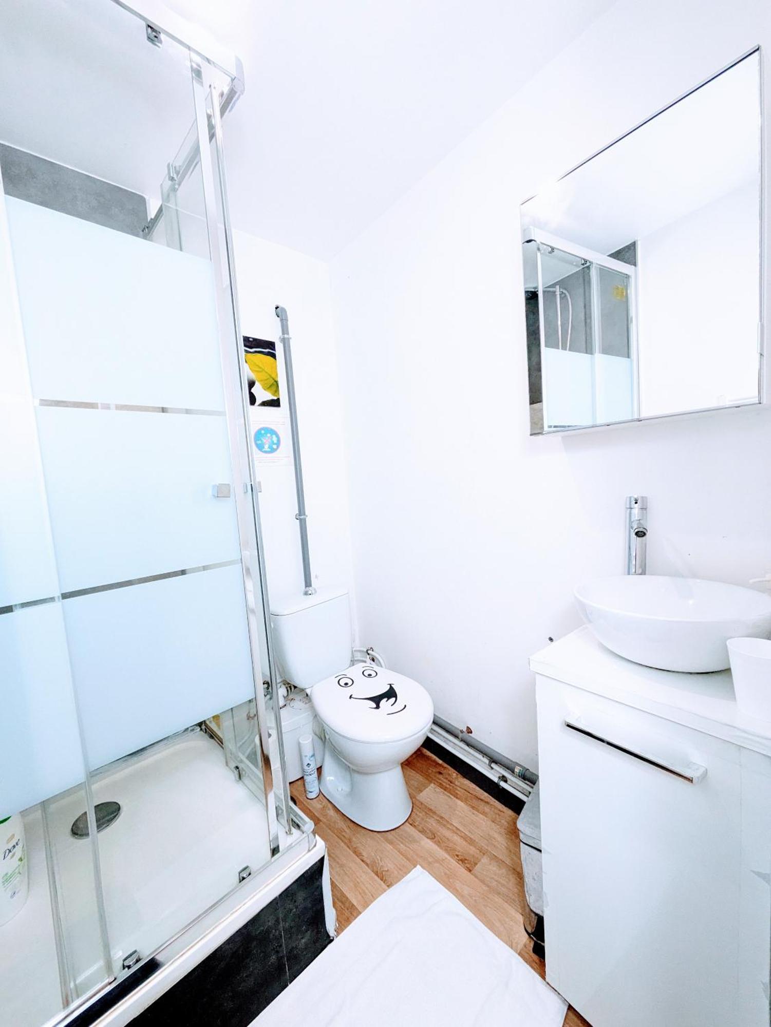 Centre - Salle De Bain, Réfrigérateur, Tv Et Machine à Café Privatifs - Cuisine Commune - Terrasse - De à 200m Séjour chez l'habitant